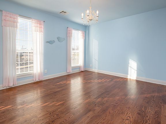 3rd image of 101 Chardonnay Ln