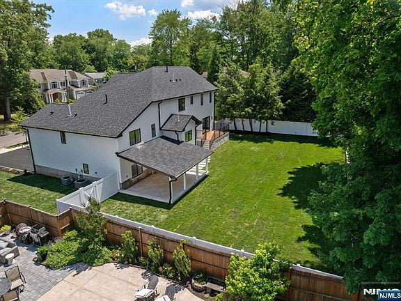 3rd image of 513 Hensler Ln