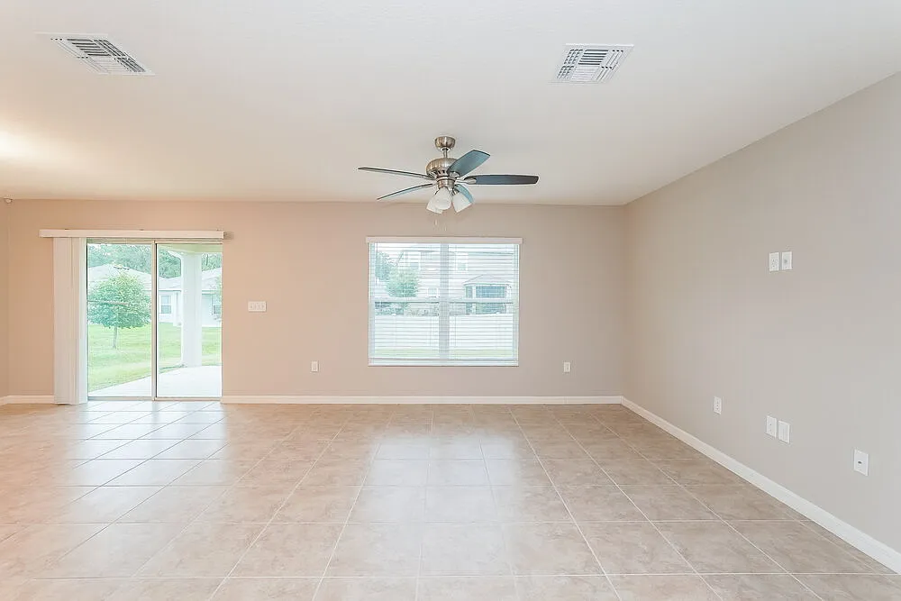 3 bed, 2.0 bath, 2169 sqft, $2,015 — Photo 4