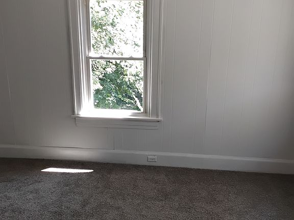 5th image of 2712 Alexandria Ave