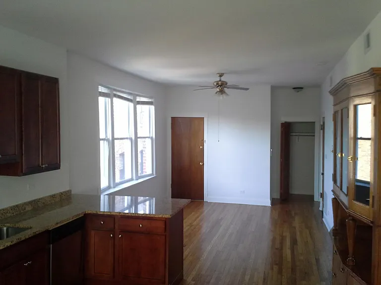 3919 N Greenview Ave #1R — Photo 9