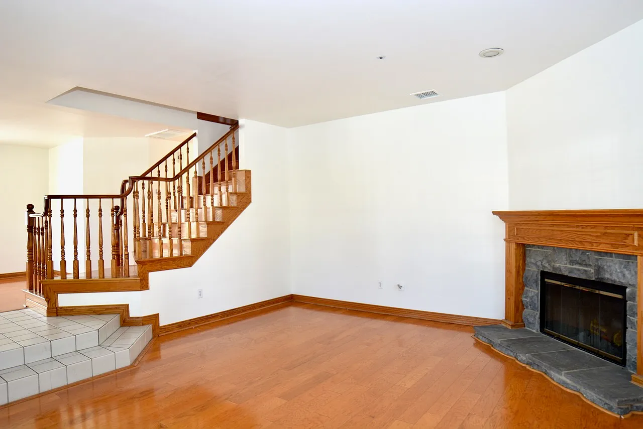 4 bed, 1.5 bath, 1889 sqft, $3,000 — Photo 3