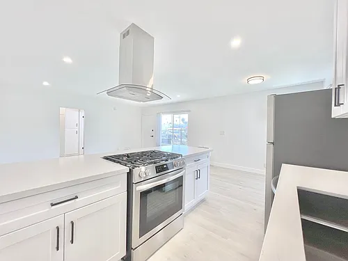 7305 Variel Avenue Photo 1