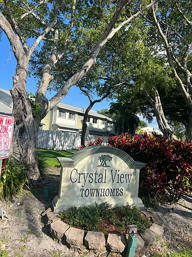 887 Crystal Lake Dr Photo 1