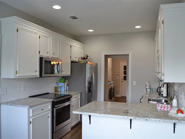 109 Stratford Dr — Photo 5