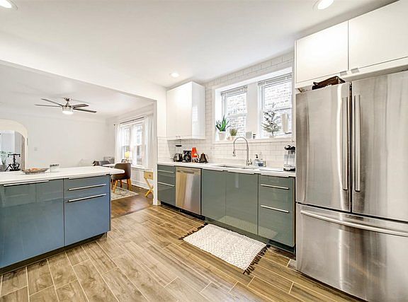 4th image of 4827 Lee St