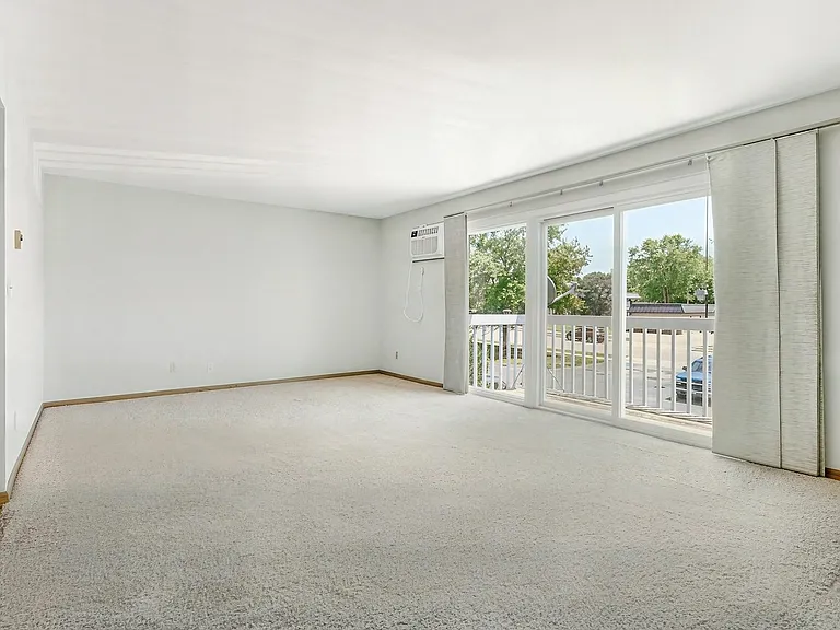 16 W Klubertanz Dr — Photo 3