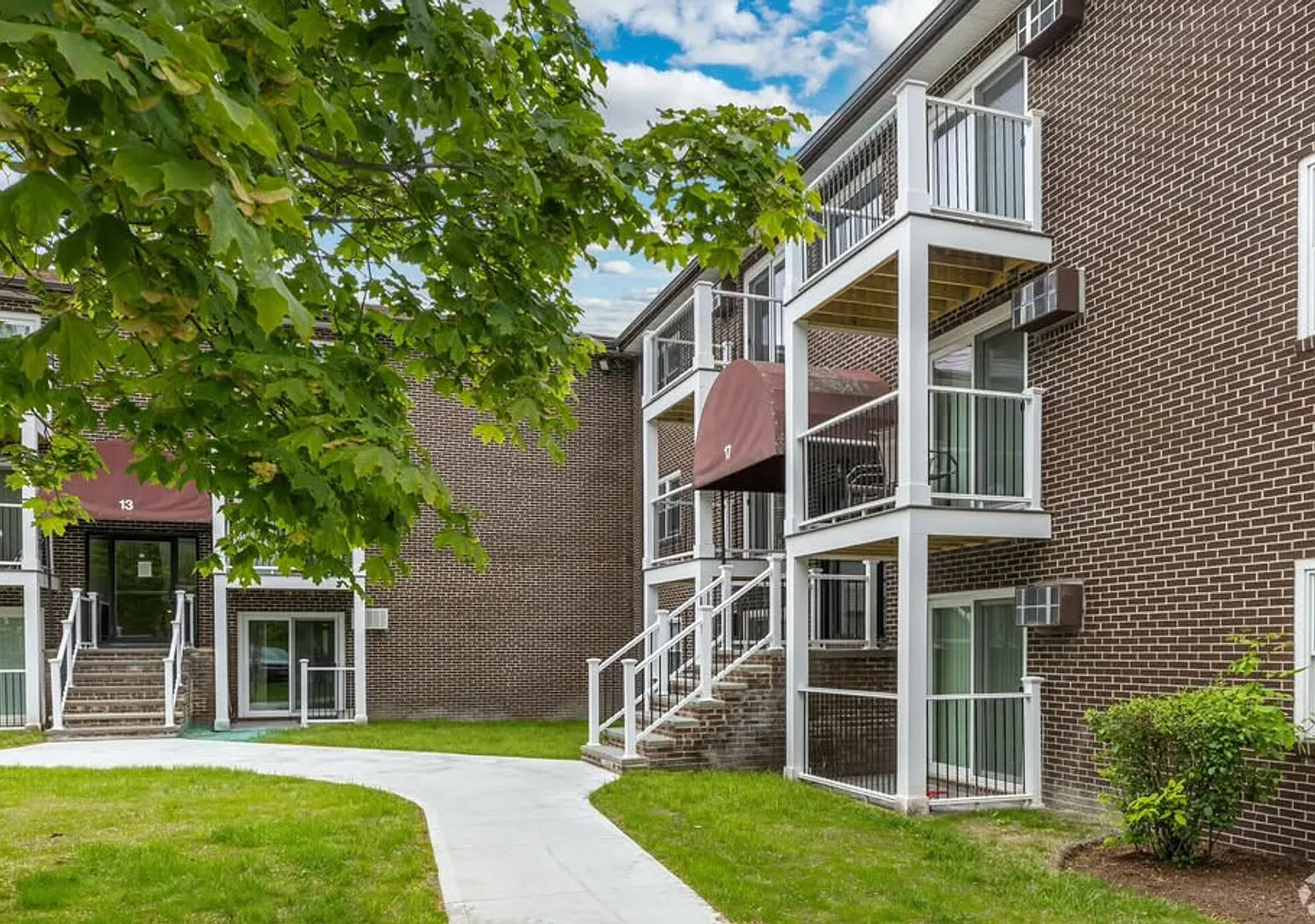 Pondsview Apartments — Photo 2