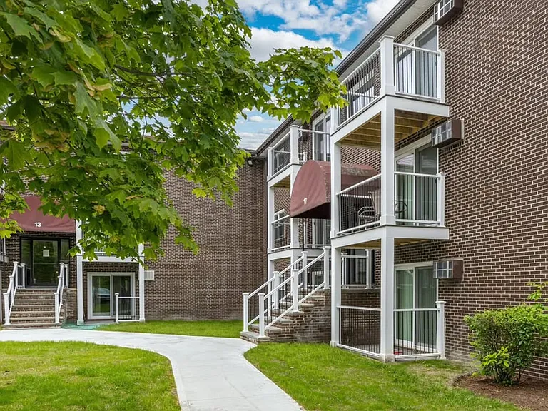 Pondsview Apartments — Photo 7