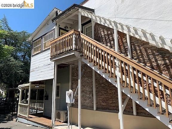 4th image of 18202 Main St