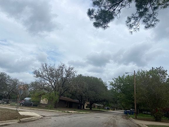 4th image of 428 Chaparral Dr