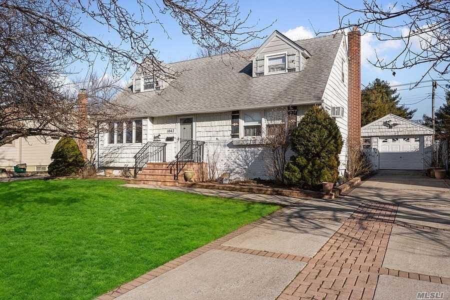 1st image of 1042 White Birch Ln