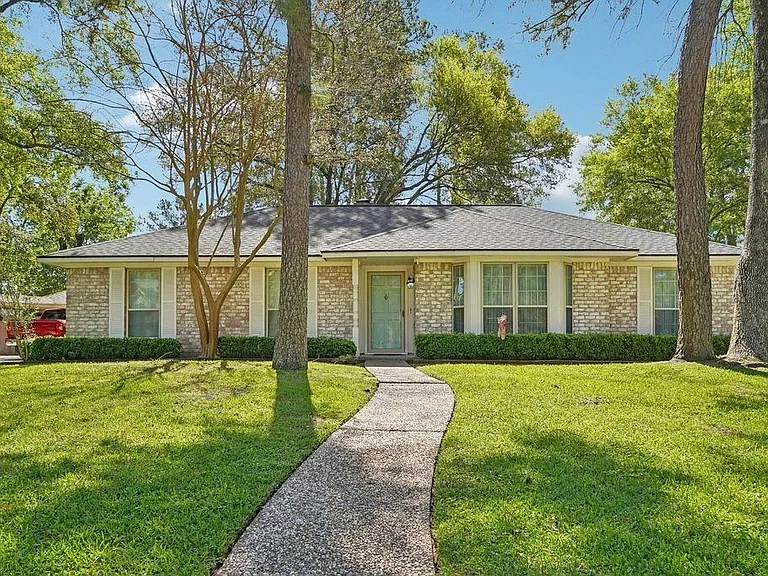 5923 Pinewood Springs Dr — Photo 1