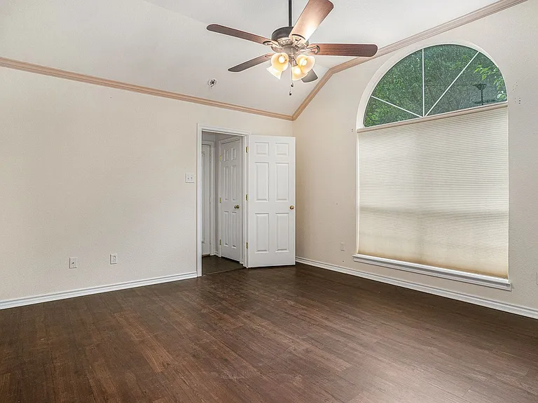 1307 Hyde Park Blvd — Photo 14