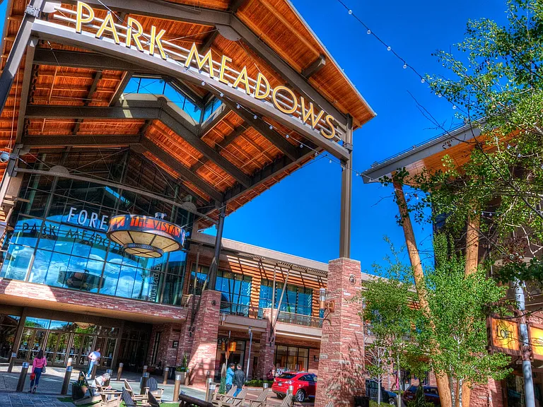 Enjoy easy access to Centennial
s best shopping spot, Park Meadows Mall.