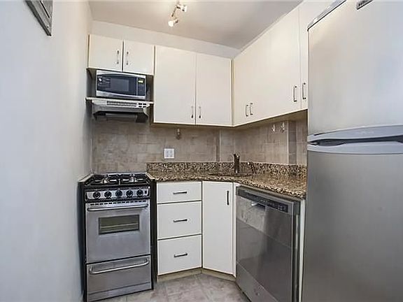 4th image of 321 E 48th St APT 5H