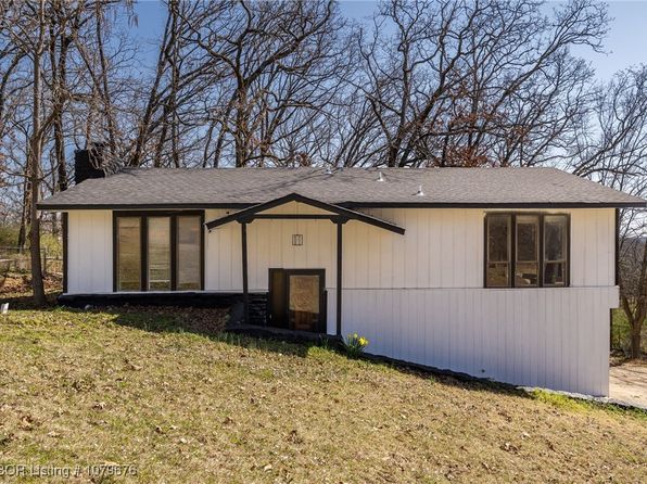1106 N 21st St, Van Buren, AR 72956