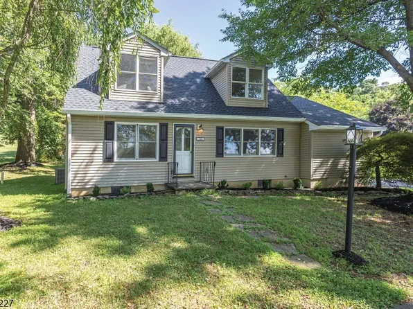 104 Church Rd, Holland Twp., NJ 08848