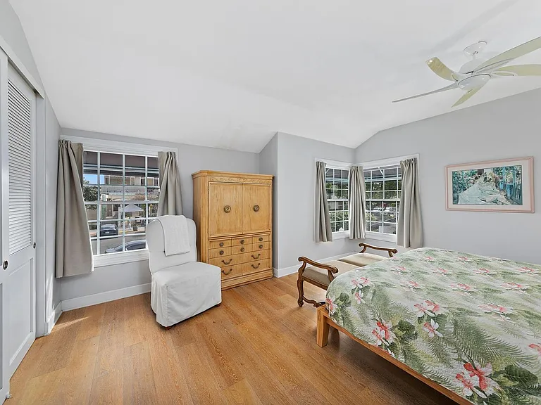 250 Soledad Place — Photo 32