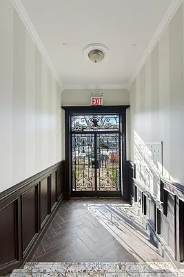 Rented by R New York | media 27