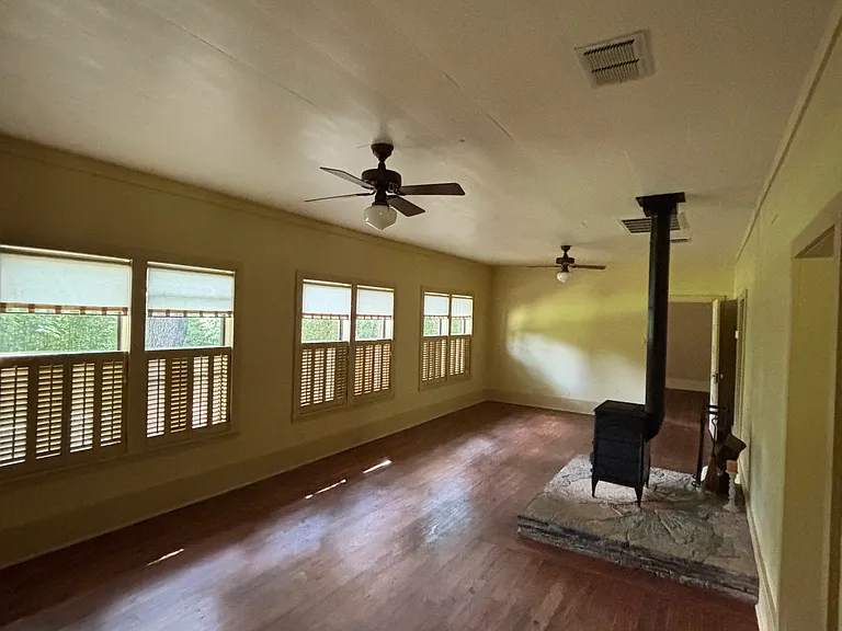 2113 Wood Acre Ln — Photo 2