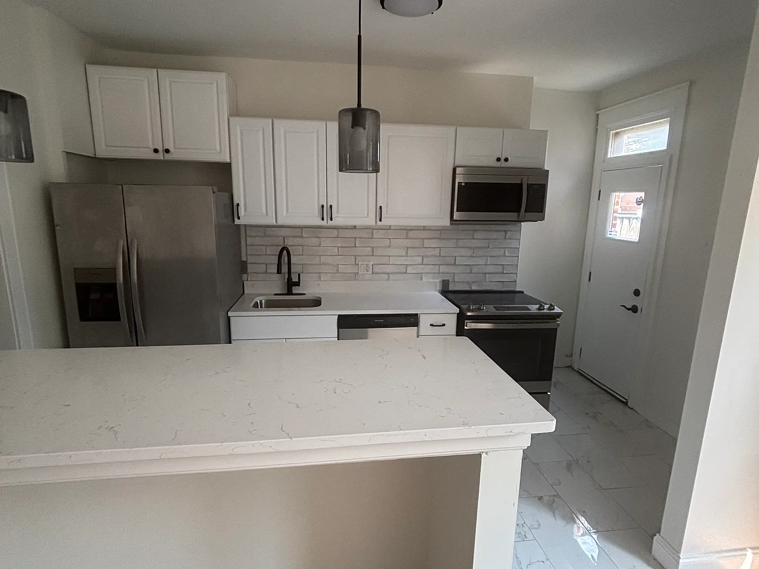 3 bed, 1280 sqft, $2,100 — Photo 1