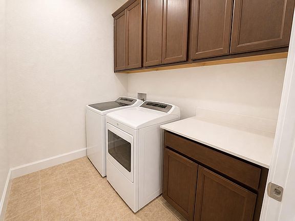 5th image of 913 Puma St