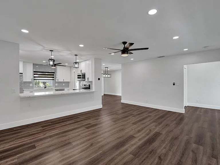 5011 Buchanan St — Photo 14