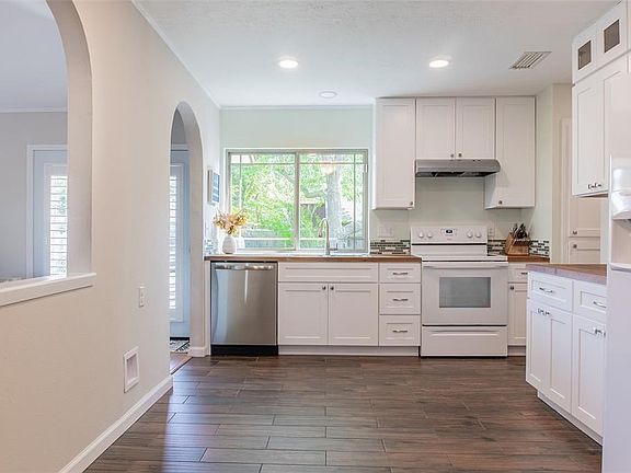 2nd image of 4722 Oakwood Dr