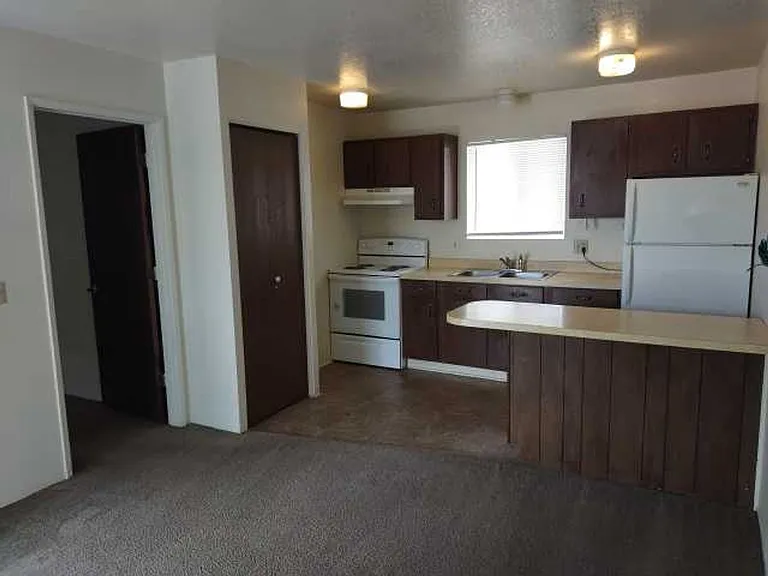 3520 E 2nd St #12 — Photo 19