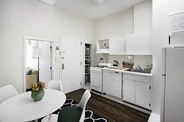 Rented by Curzon Real Estate | media 10