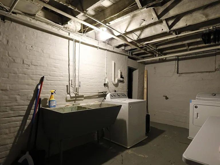 504 N Walnut St — Photo 20