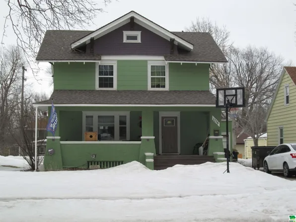 1115 10th St, Sheldon, IA 51201