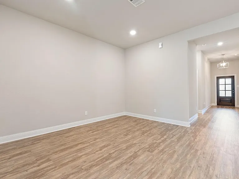 18716 Laurel Hills Dr — Photo 12