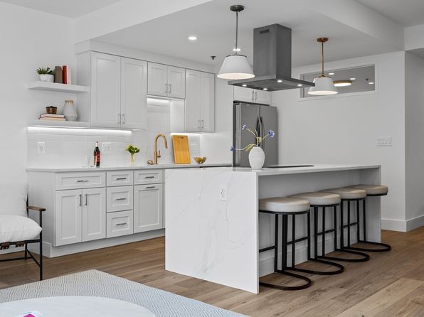 234 Causeway St APT 702, Boston, MA 02114