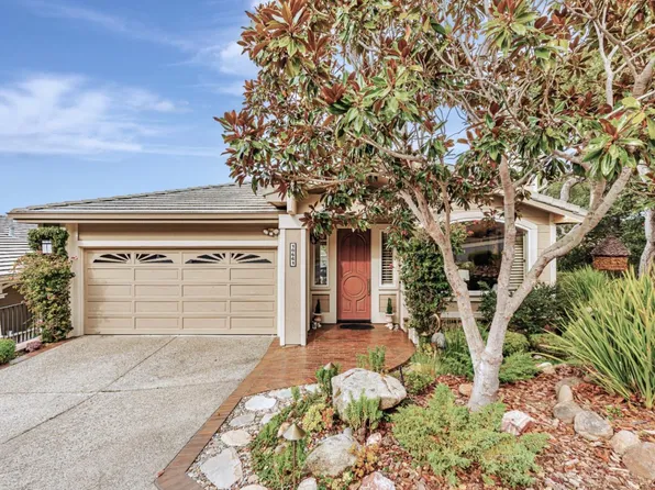10661 Hillside Ln, Carmel, CA 93923