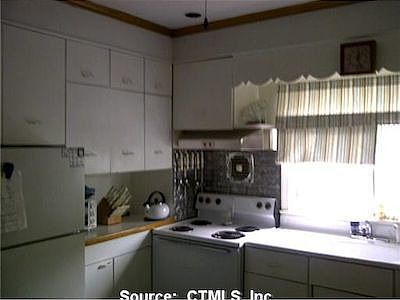4th image of 809 Burnsford Ave