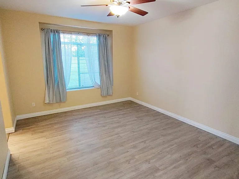 28414 Champions Dr — Photo 14