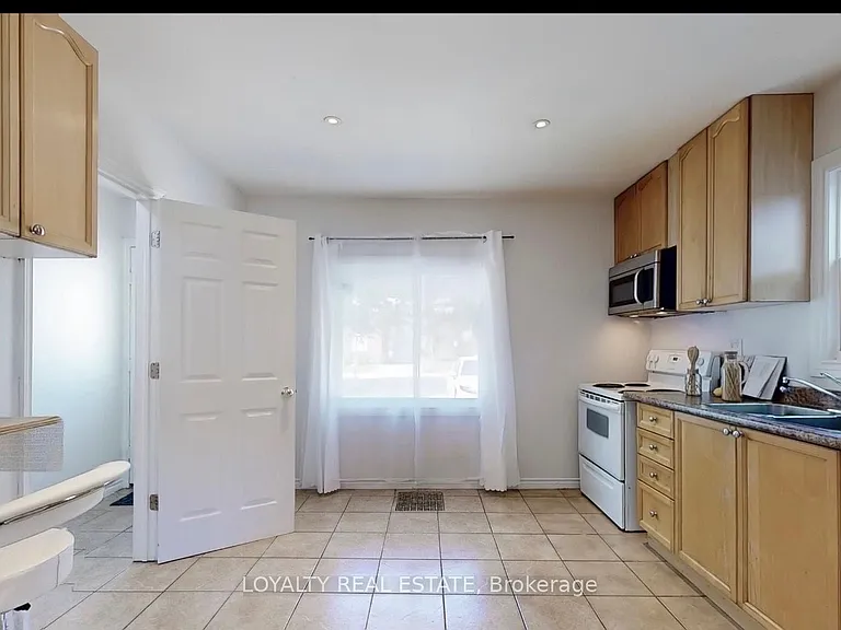 4 McMurchy Ave S #1 — Photo 7