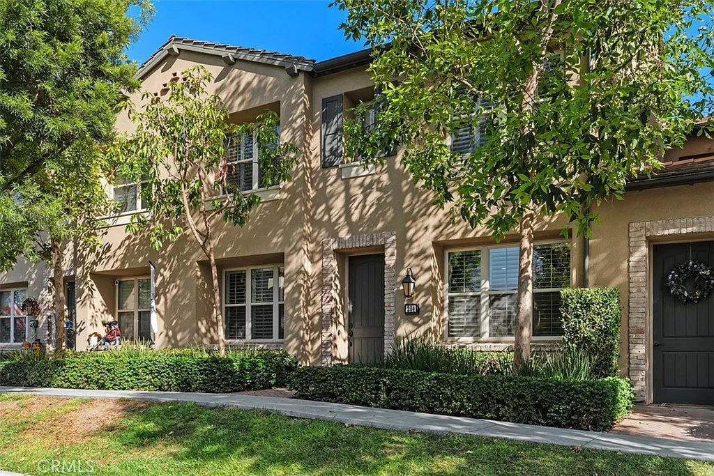2 bed, 2.5 bath, 1538 sqft, $4,300 — Photo 2