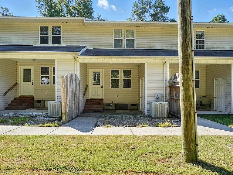 281 Marshbanks St — Photo 12