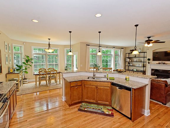 3rd image of 9 Carrington Ct