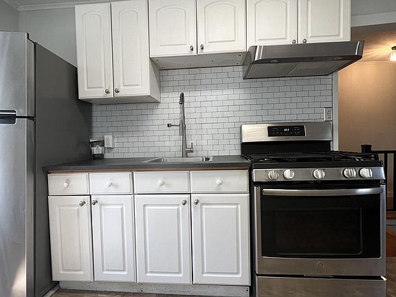 4th image of 141 Sullivan St #2