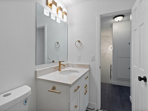 Fully remodeled full bath