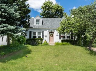 9445 Mackenzie Rd, Saint Louis, MO 63123