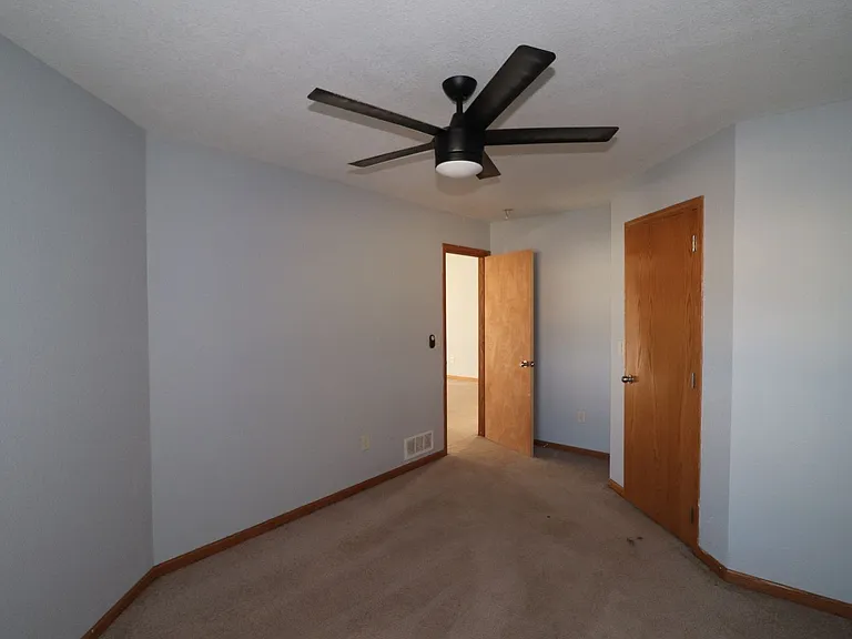 1618 Clover Dr — Photo 9