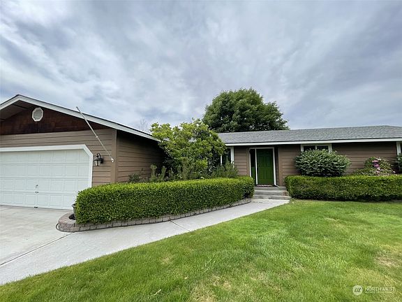 3rd image of 8272 Harrington Lane NE