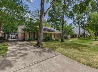 834 Saint George Ln, Houston, TX 77079