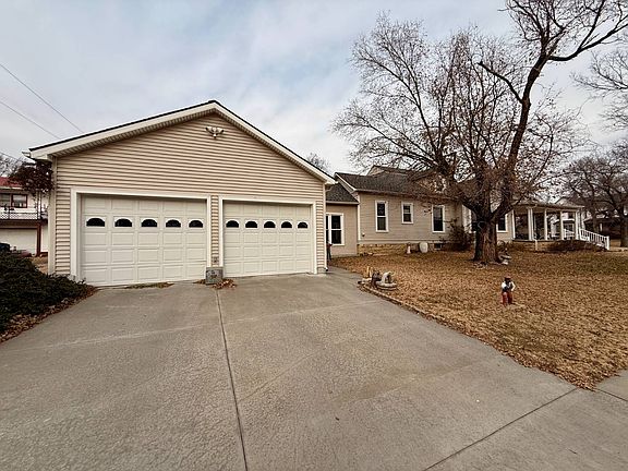 3rd image of 701 N Campbell Ave