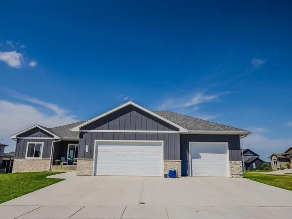 1512 W River Bend Cir, Brandon, SD 57005